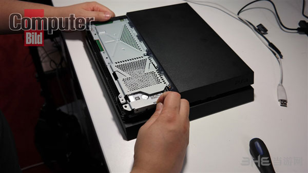 PS4拆机图片曝光 硬盘位置清晰明了