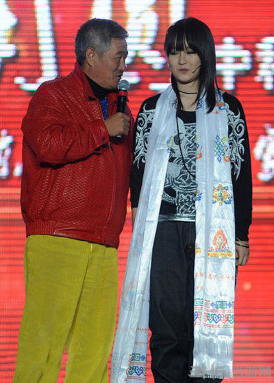 <em>赵本山女儿赵一涵</em>露脐写真曝光 水手装性感撩