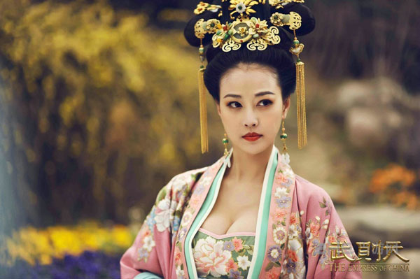 <em>少女武则天</em>剧照抢先看 <em>范冰冰</em>张馨予胸器逼人