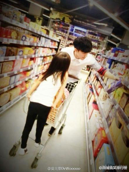 <em>相差18岁萌兄妹走红</em> 最萌兄妹超有爱组图吴大