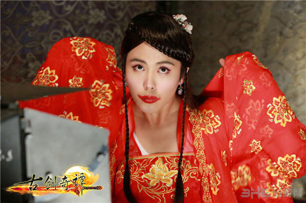 <em>古剑奇谭马天宇女装</em>获最美女主之称 妖艳妆容