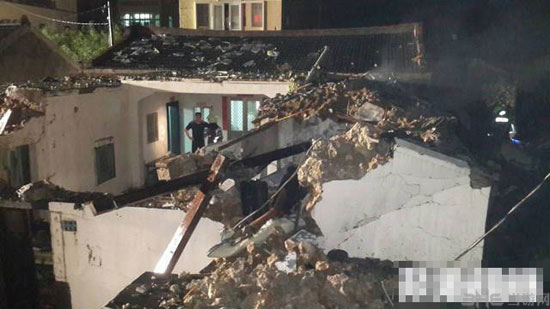 台湾飞机迫降失事多人死亡 疑受麦德姆台风影响