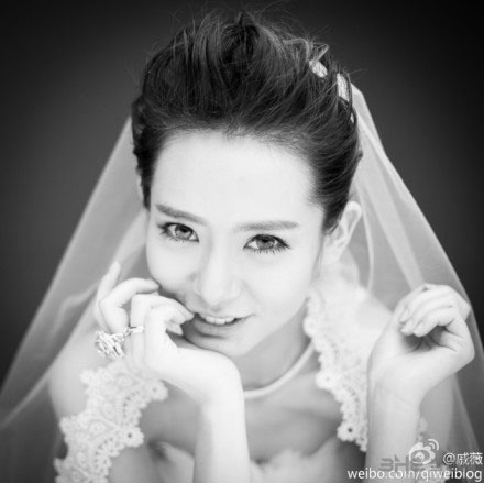 戚薇李承铉结婚照曝光 另类婚纱照羡煞旁人-婚