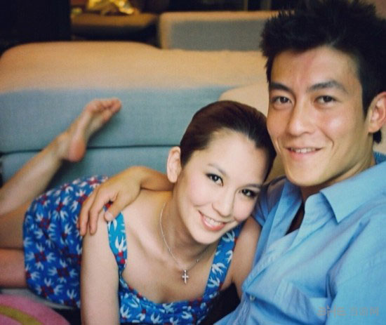 陈冠希<em>姐姐</em>陈见飞私房照曝光 <em>搔</em>首弄姿妩媚不