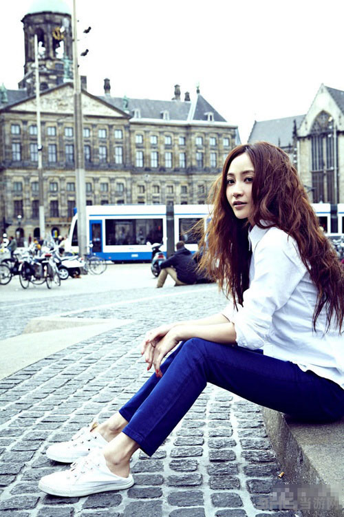  姚笛出轨门后首回荧屏 最新写真放出 恬静优雅