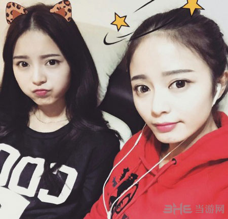 <em>最美双胞胎</em>姐妹校花何锶怡何锶棋走红网络 学