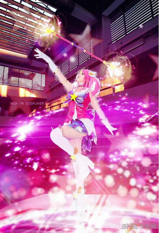 <em>LOL魔法少女</em>拉克丝cos 如梦如画让人着迷-完整