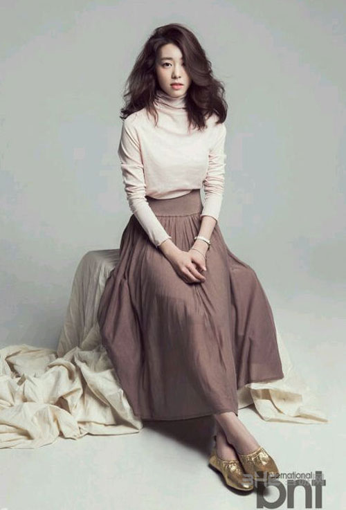 Faker绯闻女友赵恩静性感写真 笑颜如花清爽可