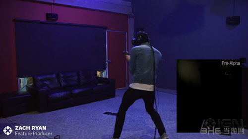 玩家体验VR恐怖游戏《鬼影实录》 吓瘫到地上