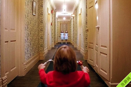 《闪灵》的还原,诡异的萝莉,血浆喷涌的电梯,237房间和浴室裸女,是片