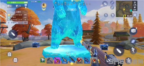 一座巨熊雕像